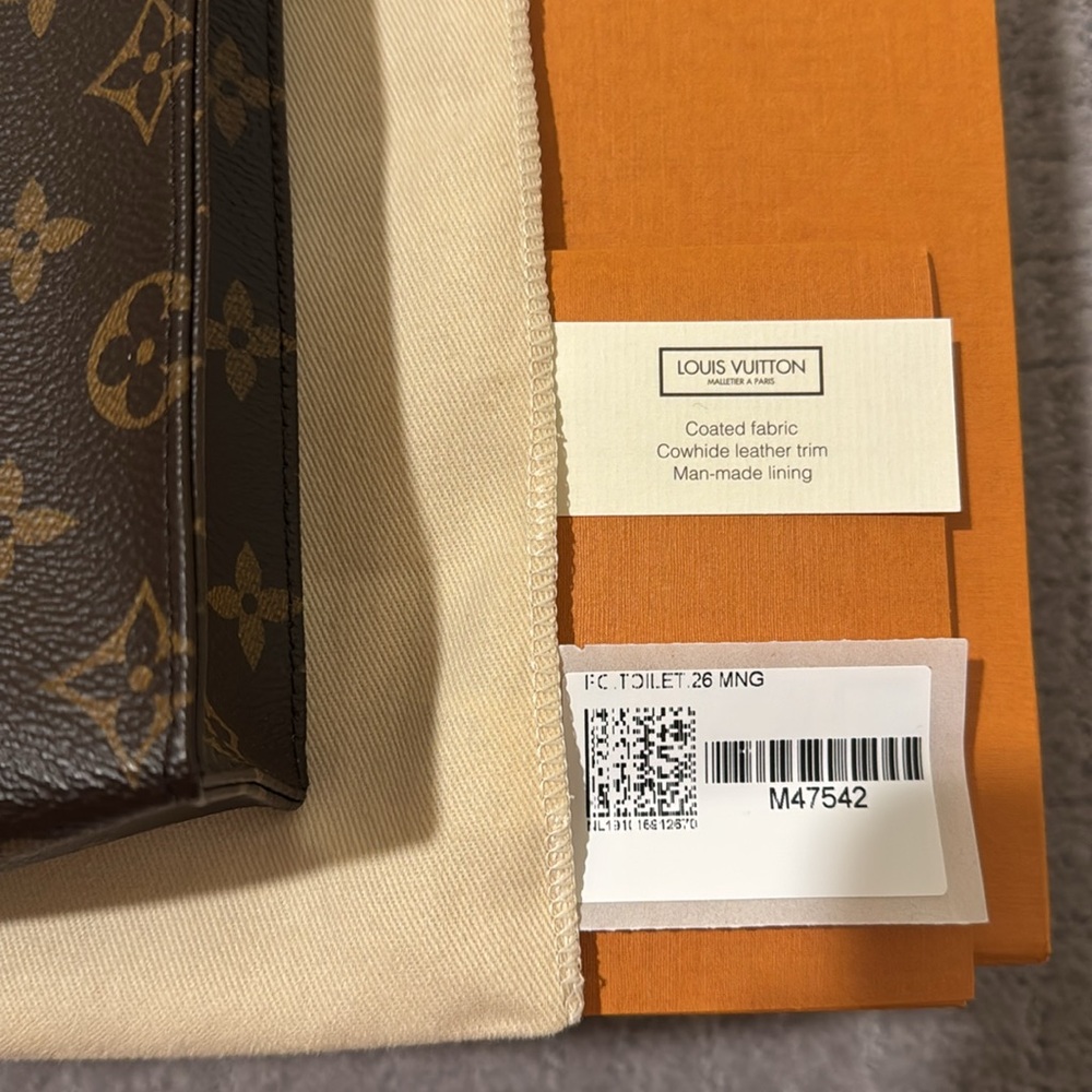 Louis Vuitton M47542 Toiletry Pouch 26 NWB - Picture 12 of 13